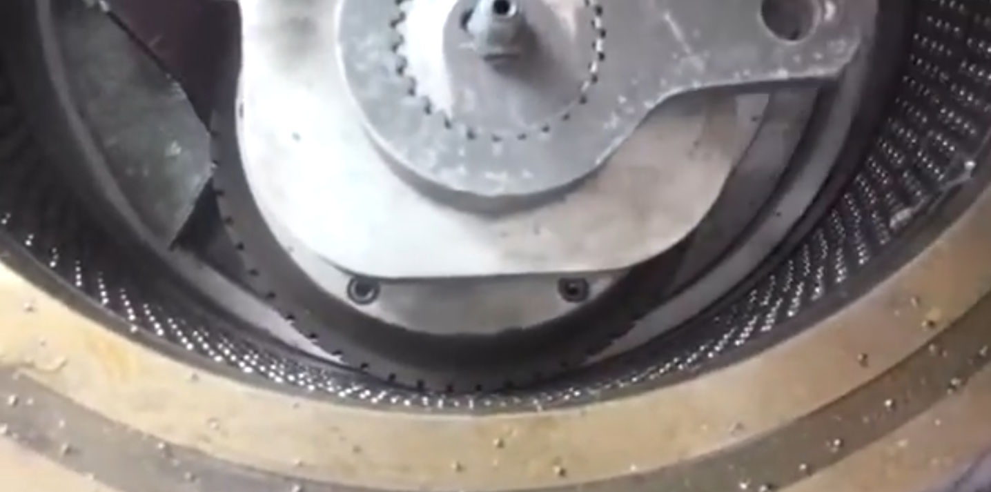 顆粒機(jī)環(huán)模壓輥間隙多少才合適？調(diào)整時(shí)有哪些小技巧？